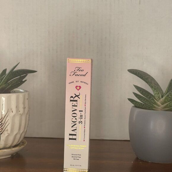 Too Faced - Hangover 3-in-1 Replenishing Primer & Setting Spray - Picture 4 of 6